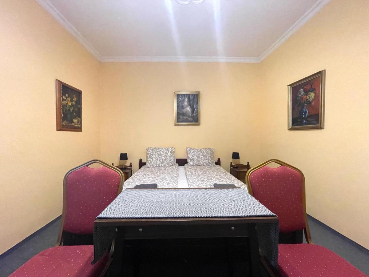 Luxi Romantik Apartments Budapest Luaran gambar