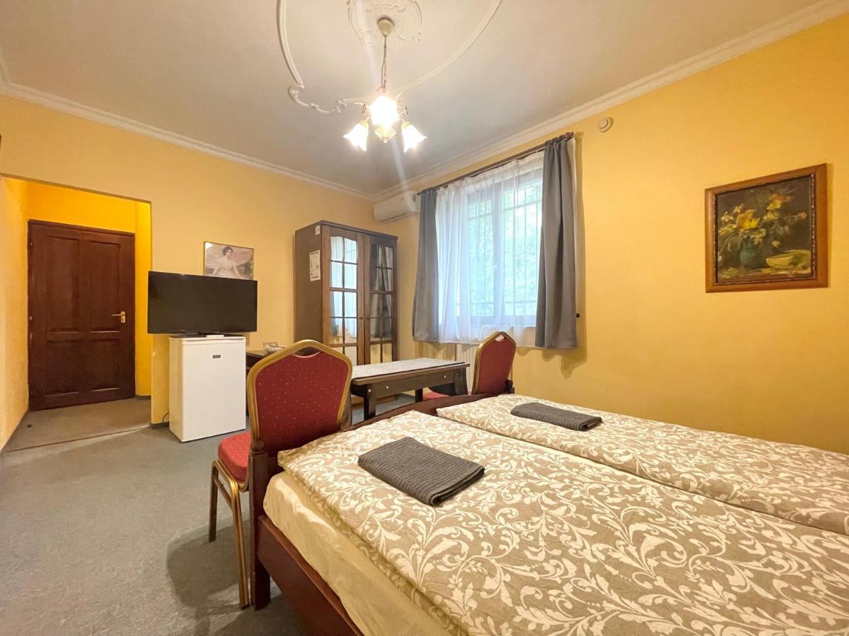 Luxi Romantik Apartments Budapest Luaran gambar