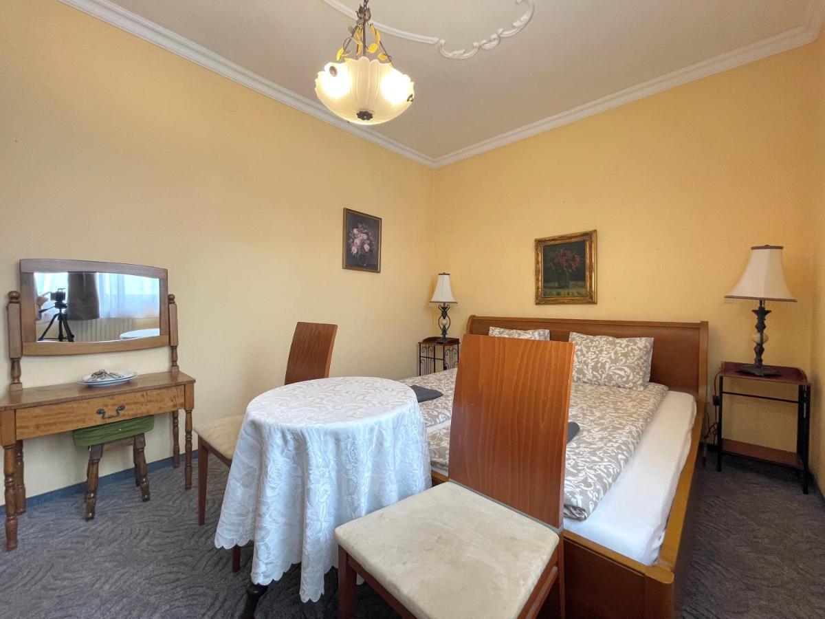 Luxi Romantik Apartments Budapest Luaran gambar