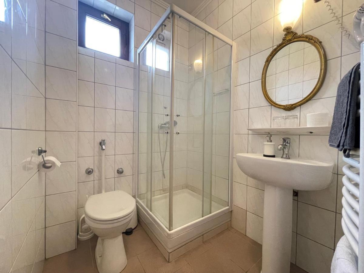Luxi Romantik Apartments Budapest Luaran gambar