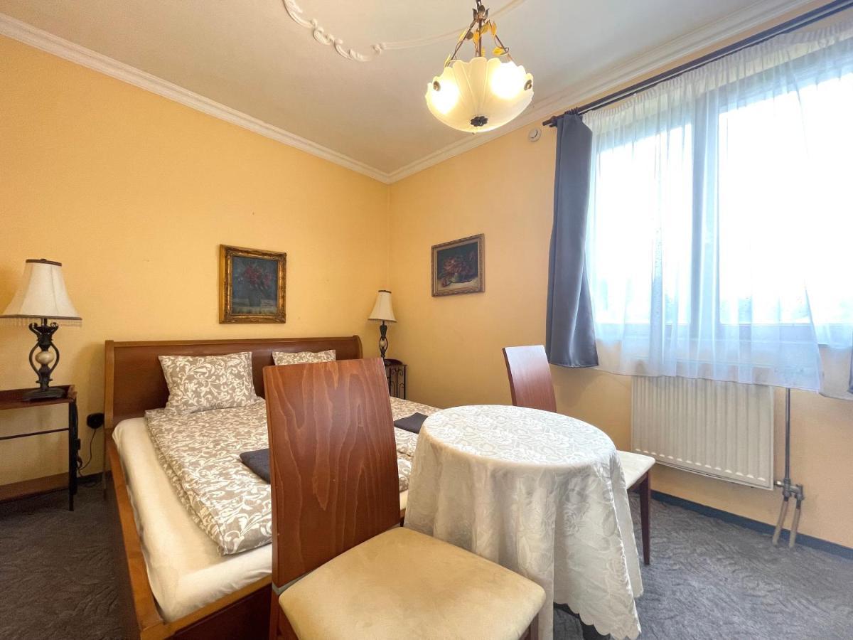 Luxi Romantik Apartments Budapest Luaran gambar