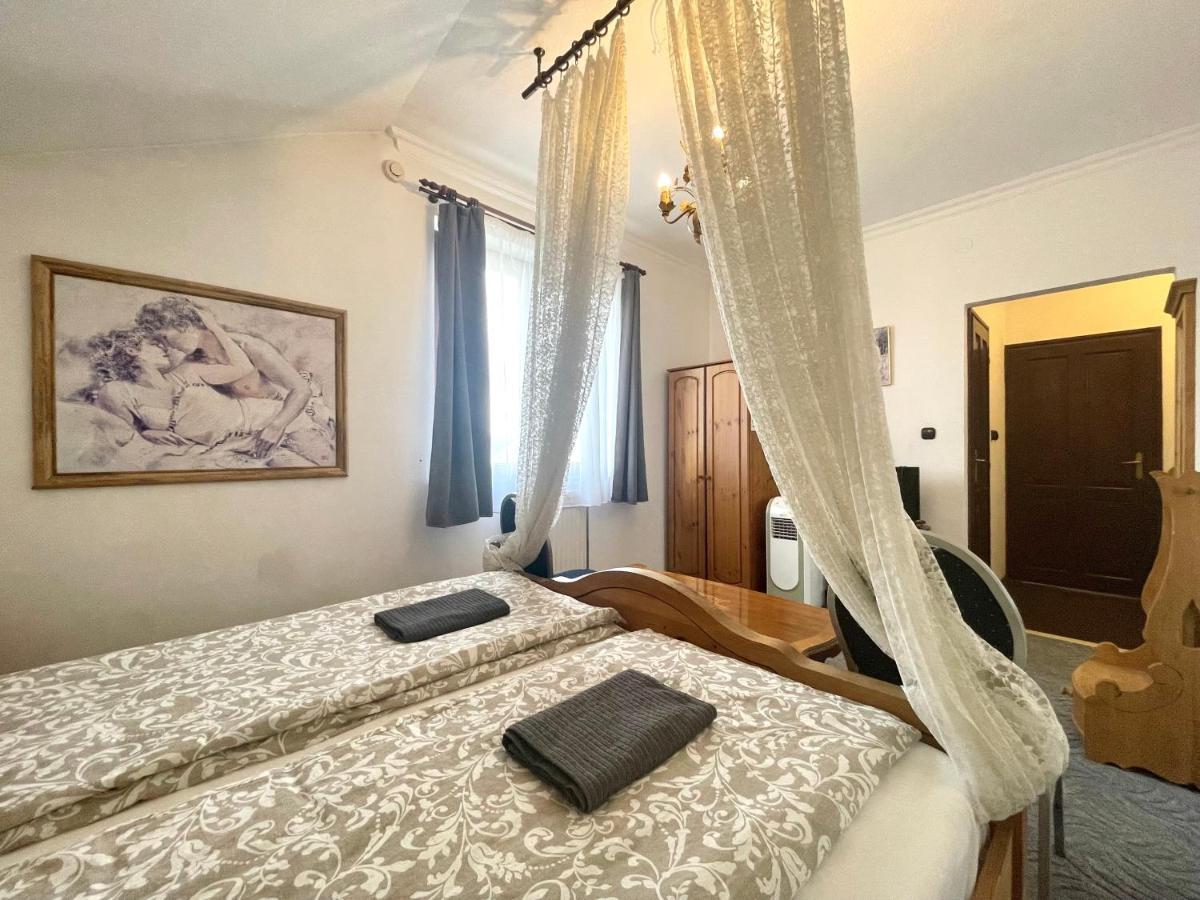 Luxi Romantik Apartments Budapest Luaran gambar
