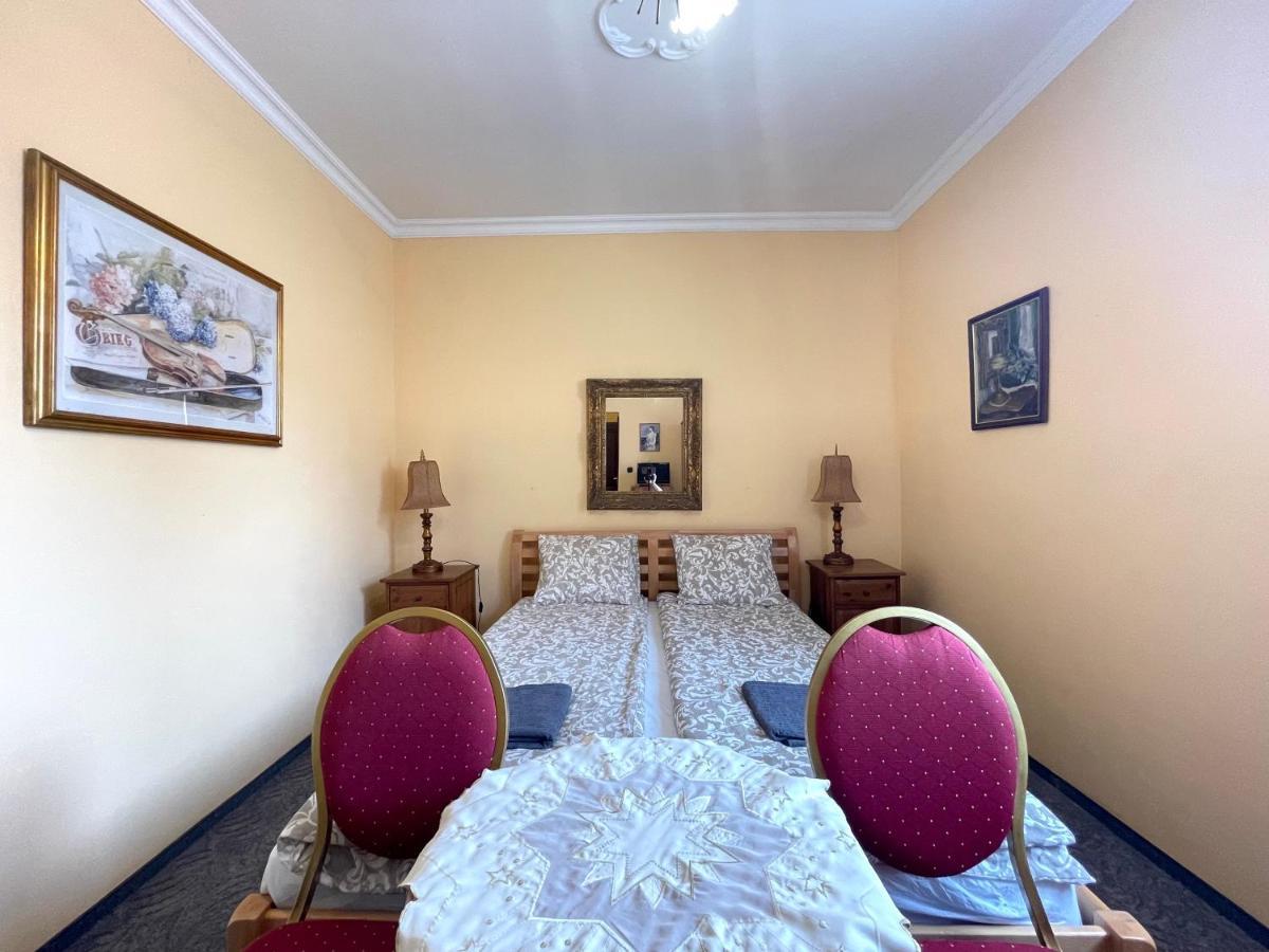 Luxi Romantik Apartments Budapest Luaran gambar