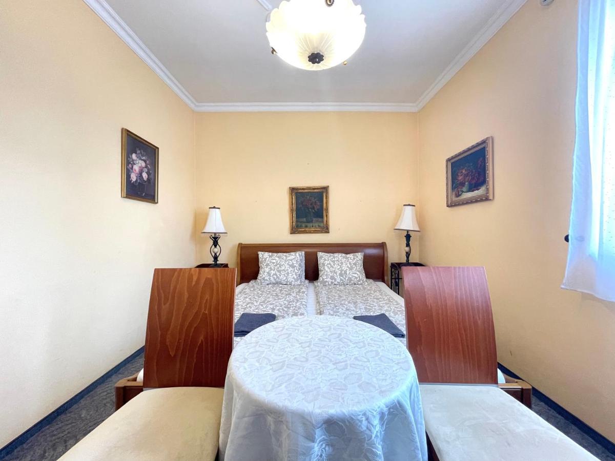 Luxi Romantik Apartments Budapest Luaran gambar